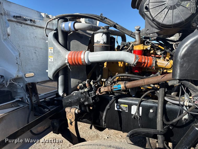 image for item EG1960 2001 Peterbilt 330 utility / service truck