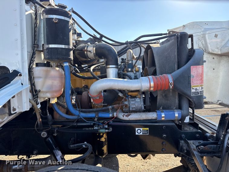 image for item EG1960 2001 Peterbilt 330 utility / service truck