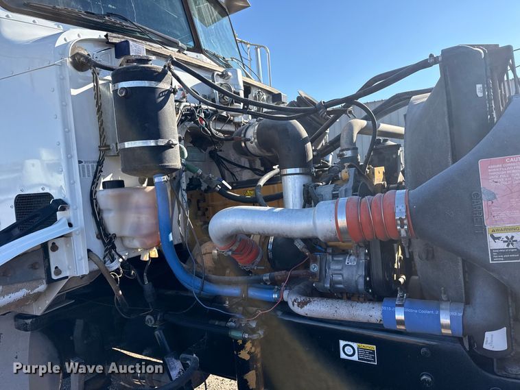 image for item EG1960 2001 Peterbilt 330 utility / service truck