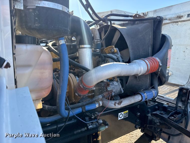 image for item EG1960 2001 Peterbilt 330 utility / service truck