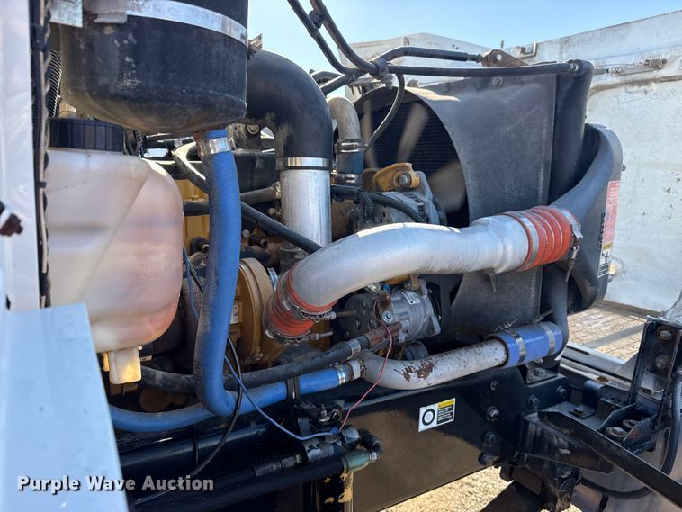 image for item EG1960 2001 Peterbilt 330 utility / service truck