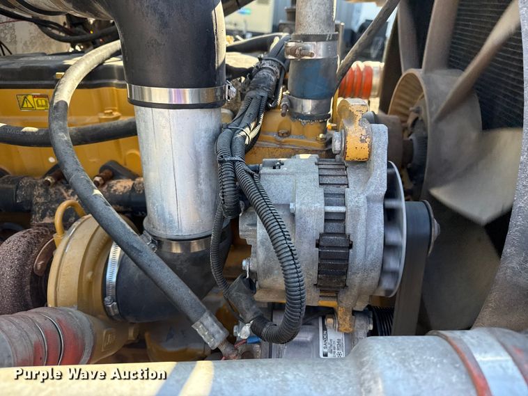 image for item EG1960 2001 Peterbilt 330 utility / service truck