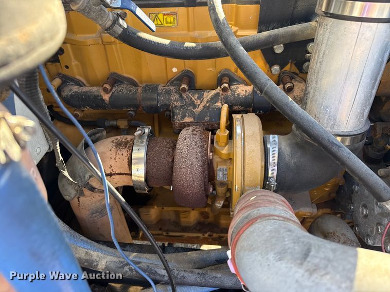 image for item EG1960 2001 Peterbilt 330 utility / service truck