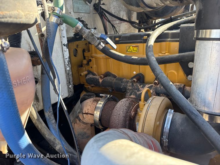 image for item EG1960 2001 Peterbilt 330 utility / service truck