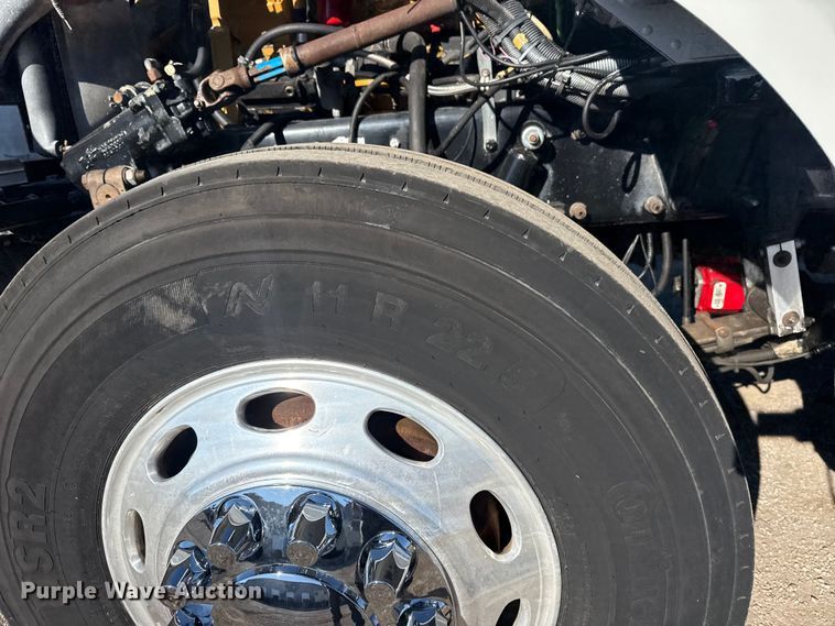 image for item EG1960 2001 Peterbilt 330 utility / service truck