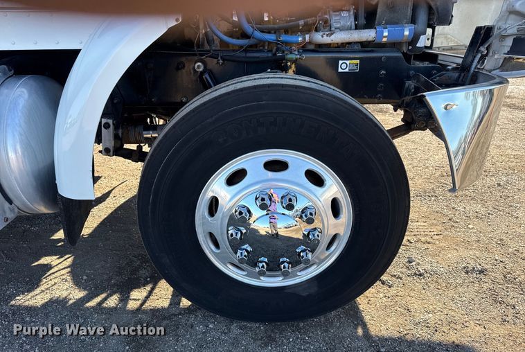 image for item EG1960 2001 Peterbilt 330 utility / service truck