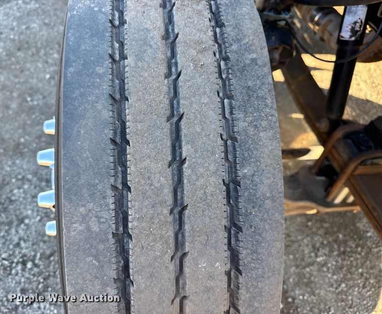 image for item EG1960 2001 Peterbilt 330 utility / service truck