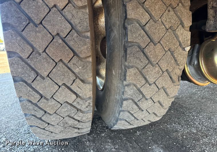 image for item EG1960 2001 Peterbilt 330 utility / service truck