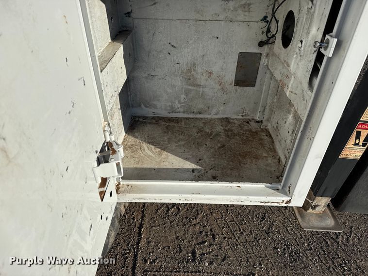 image for item EG1965 2017 RAM 3500 utility / service truck