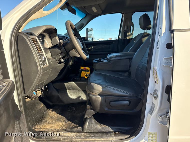 image for item EG1965 2017 RAM 3500 utility / service truck