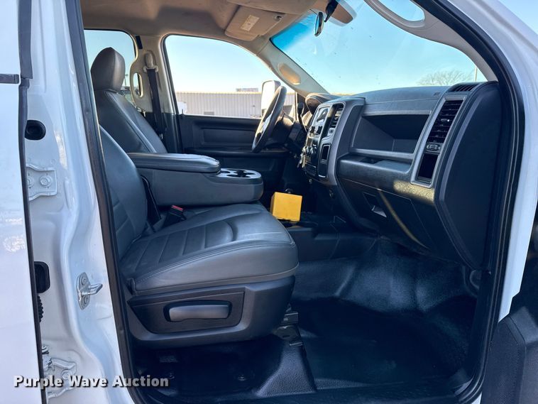 image for item EG1965 2017 RAM 3500 utility / service truck