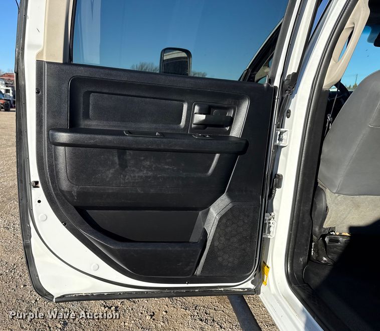 image for item EG1965 2017 RAM 3500 utility / service truck