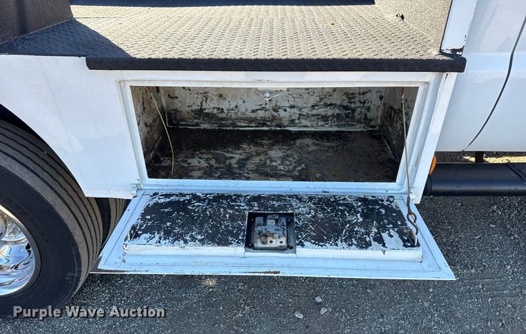 image for item EG1968 2012 Ford F550 utility / service truck