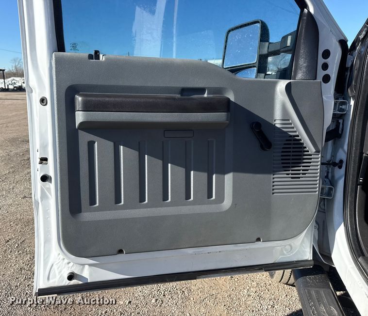 image for item EG1968 2012 Ford F550 utility / service truck