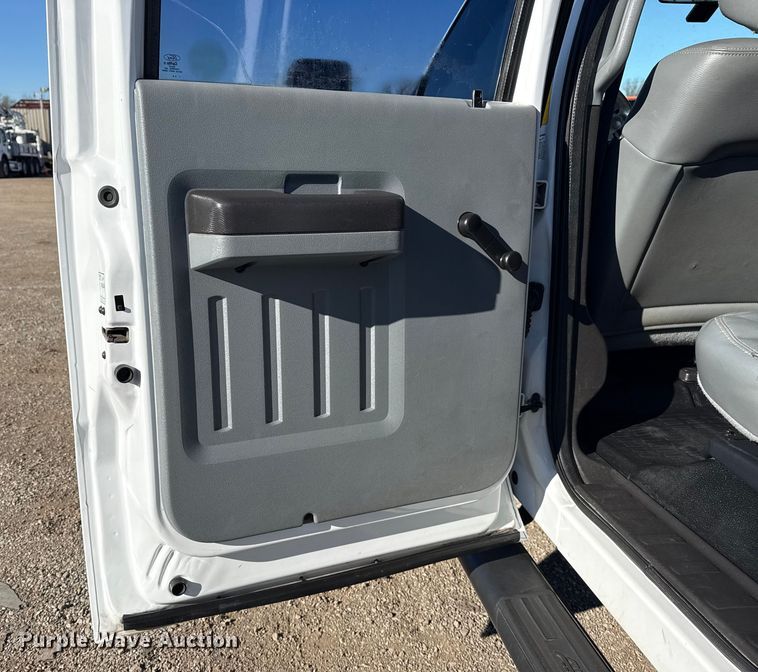 image for item EG1968 2012 Ford F550 utility / service truck