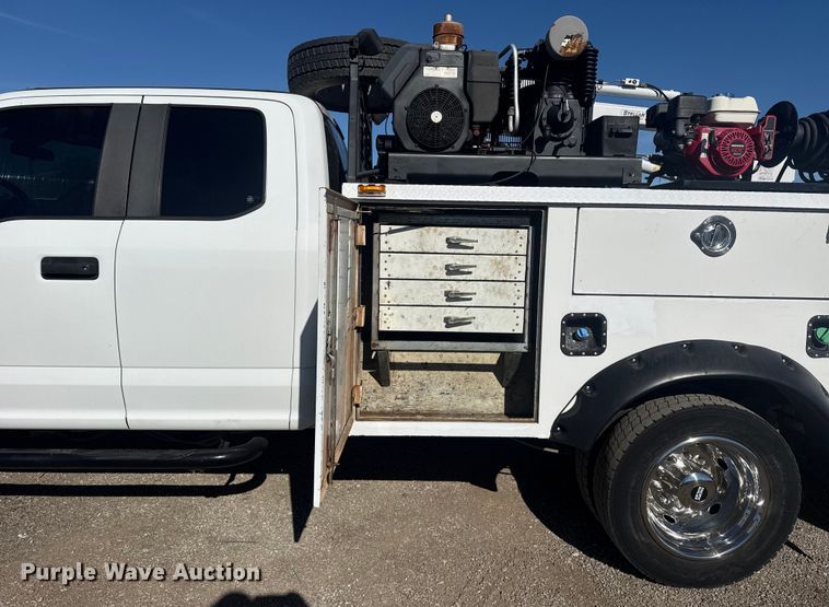 image for item EG1970 2018 Ford F450 Super Duty XL utility / service truck