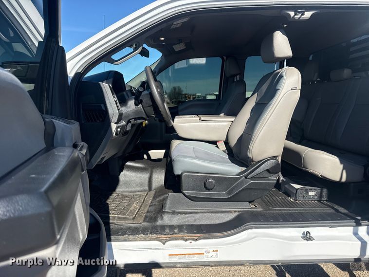 image for item EG1970 2018 Ford F450 Super Duty XL utility / service truck