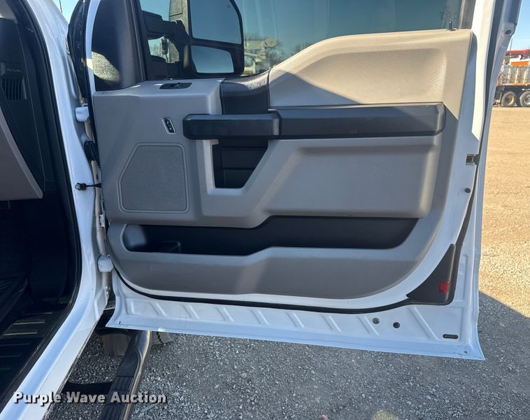 image for item EG1970 2018 Ford F450 Super Duty XL utility / service truck