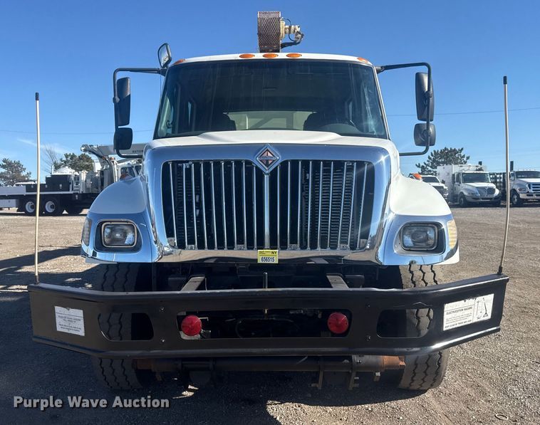 image for item EG1974 2006 International 7400 crane truck