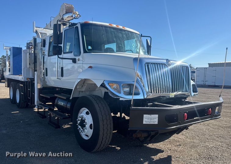 image for item EG1974 2006 International 7400 crane truck