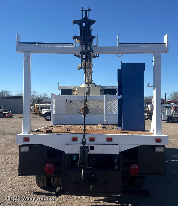 image for item EG1974 2006 International 7400 crane truck