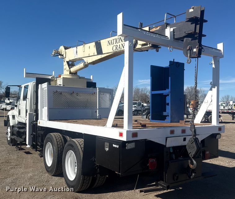 image for item EG1974 2006 International 7400 crane truck