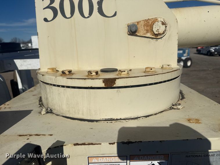 image for item EG1974 2006 International 7400 crane truck