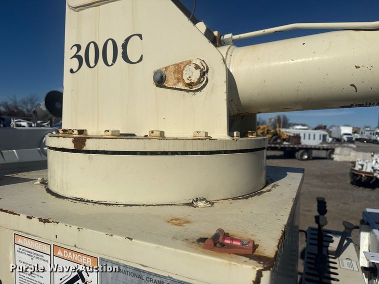 image for item EG1974 2006 International 7400 crane truck