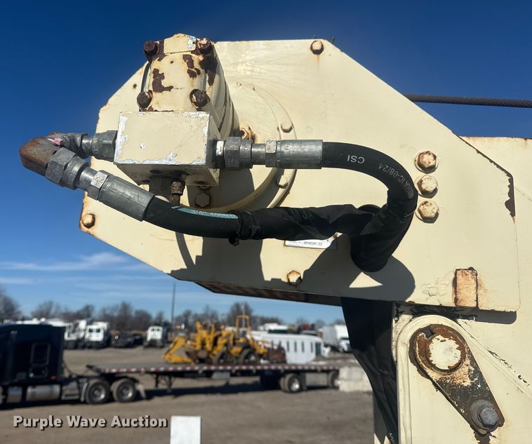 image for item EG1974 2006 International 7400 crane truck