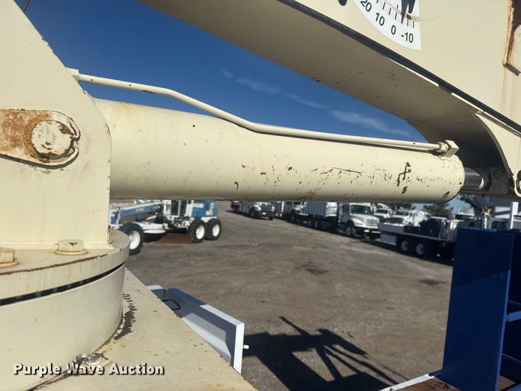 image for item EG1974 2006 International 7400 crane truck