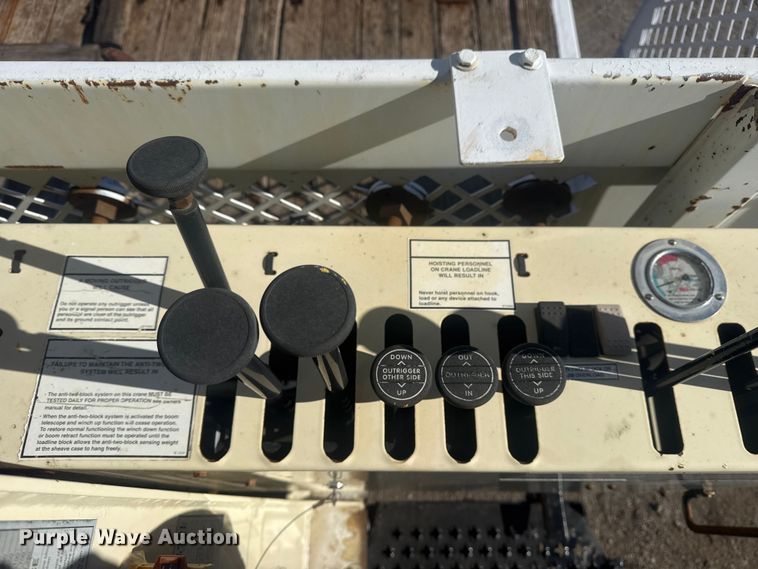 image for item EG1974 2006 International 7400 crane truck