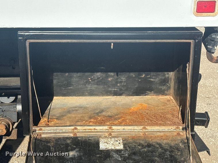 image for item EG1974 2006 International 7400 crane truck