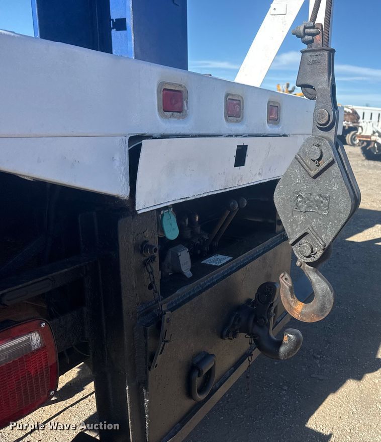 image for item EG1974 2006 International 7400 crane truck