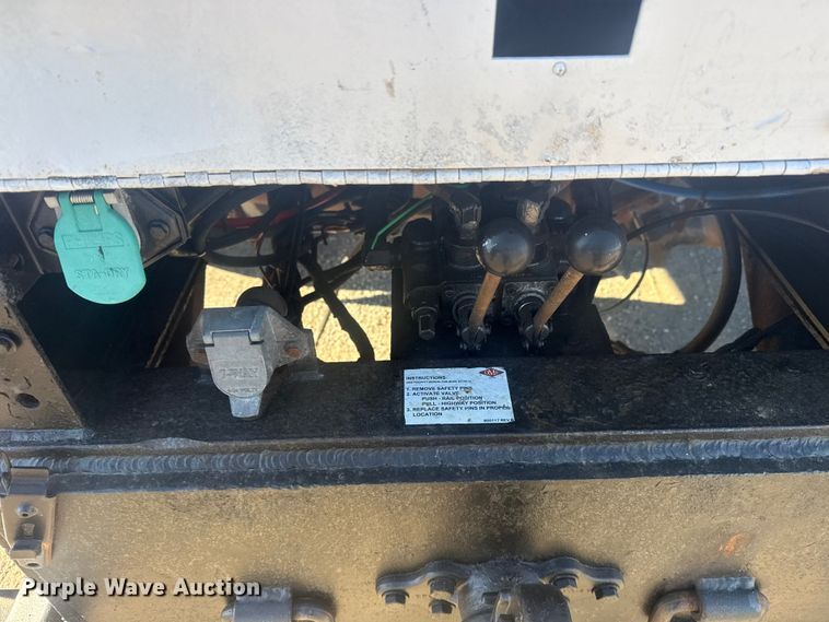 image for item EG1974 2006 International 7400 crane truck