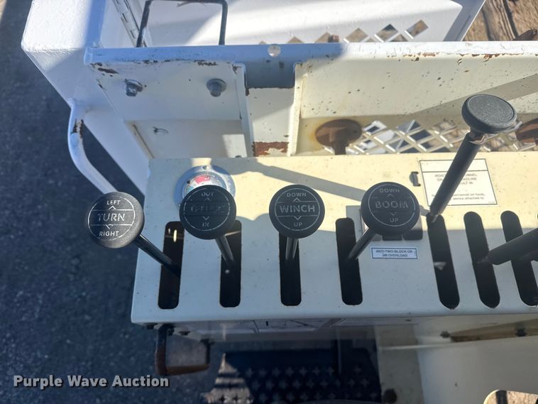 image for item EG1974 2006 International 7400 crane truck