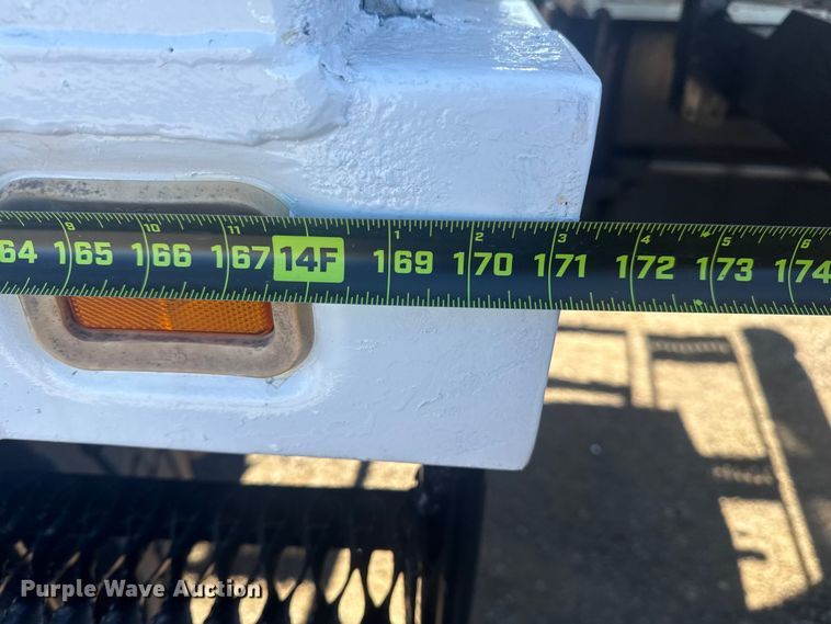 image for item EG1974 2006 International 7400 crane truck