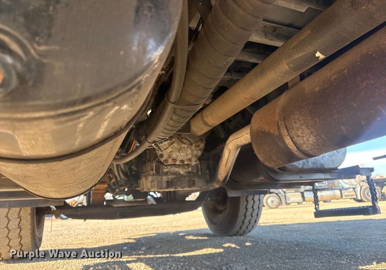 image for item EG1974 2006 International 7400 crane truck