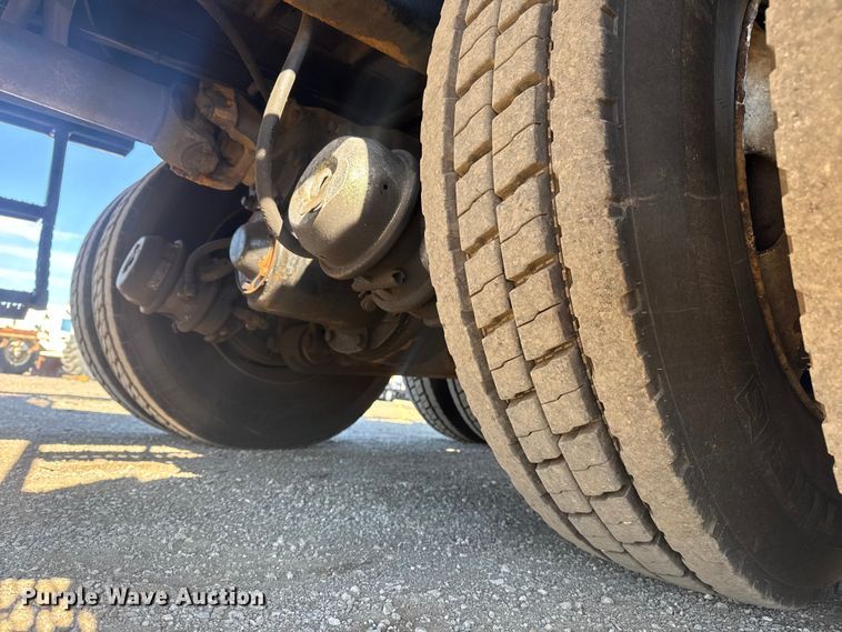 image for item EG1974 2006 International 7400 crane truck