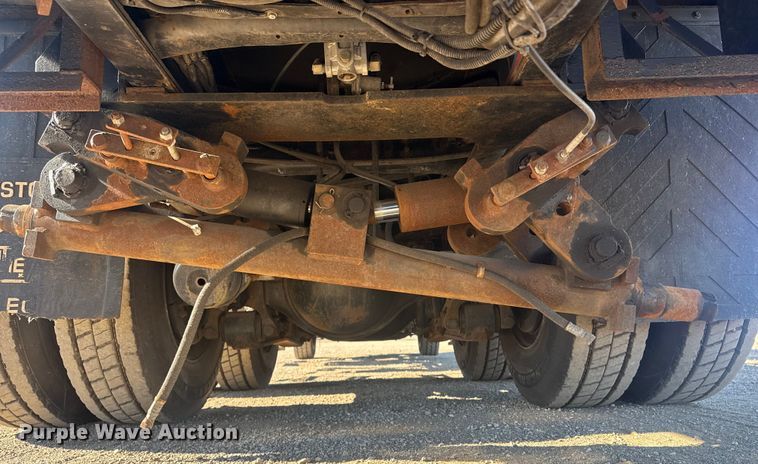 image for item EG1974 2006 International 7400 crane truck