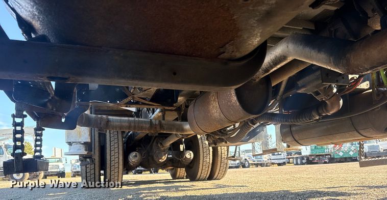 image for item EG1974 2006 International 7400 crane truck