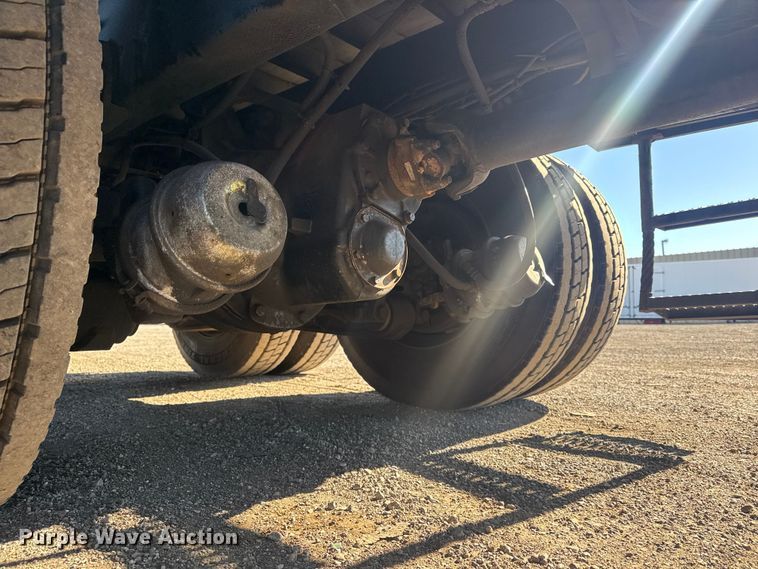 image for item EG1974 2006 International 7400 crane truck