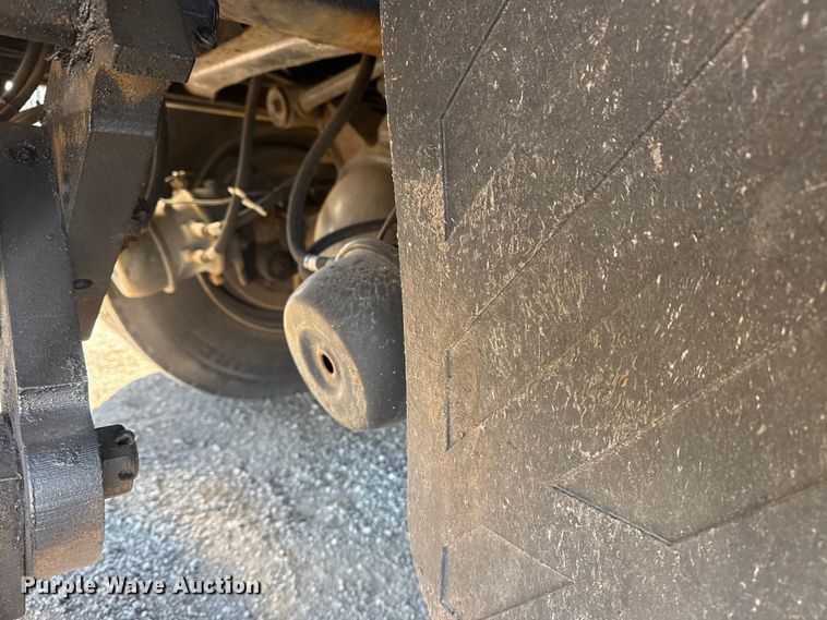 image for item EG1974 2006 International 7400 crane truck