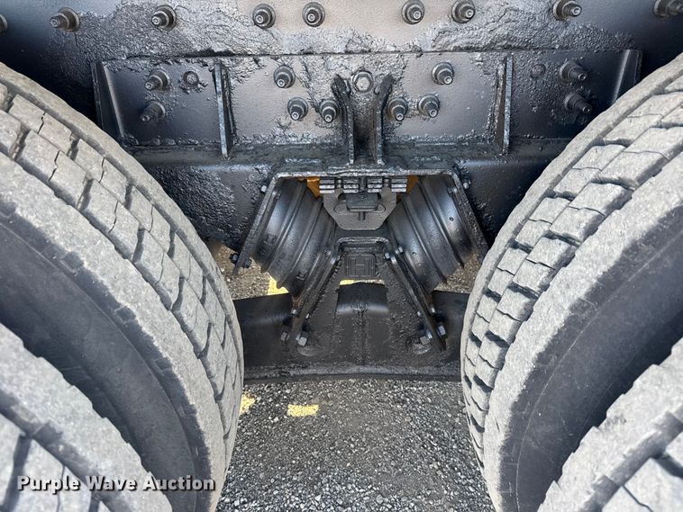 image for item EG1974 2006 International 7400 crane truck