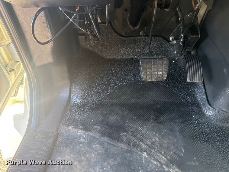 image for item EG1974 2006 International 7400 crane truck