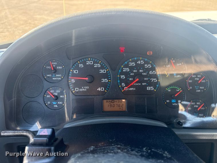 image for item EG1974 2006 International 7400 crane truck