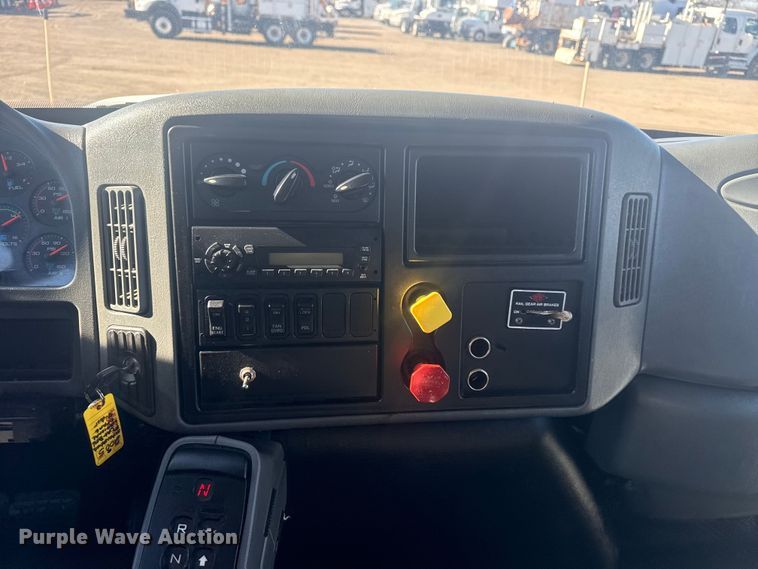 image for item EG1974 2006 International 7400 crane truck