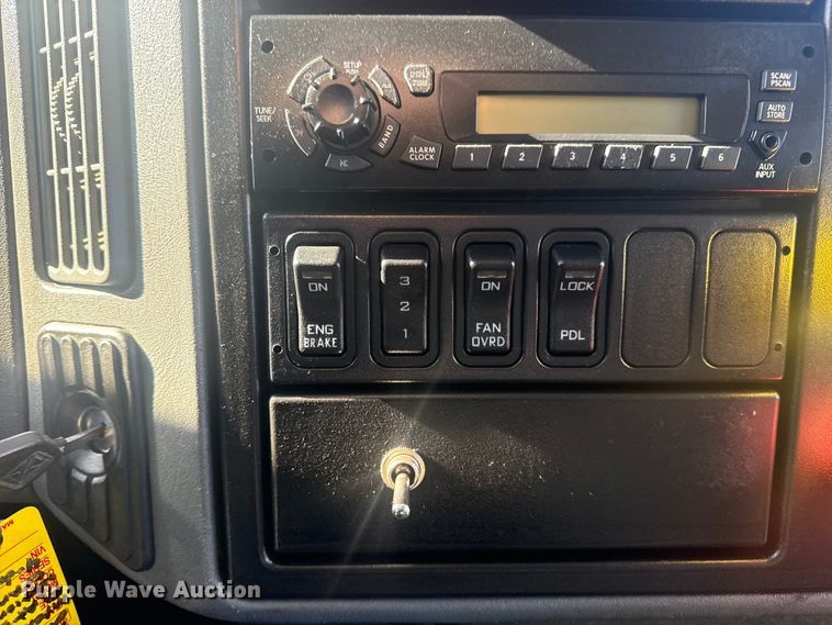 image for item EG1974 2006 International 7400 crane truck