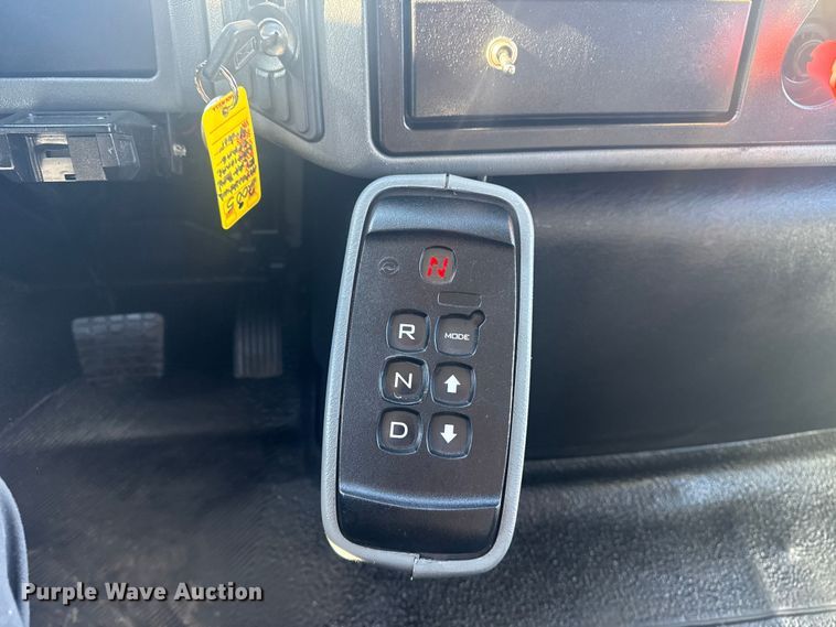 image for item EG1974 2006 International 7400 crane truck