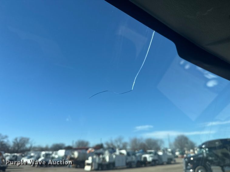 image for item EG1974 2006 International 7400 crane truck