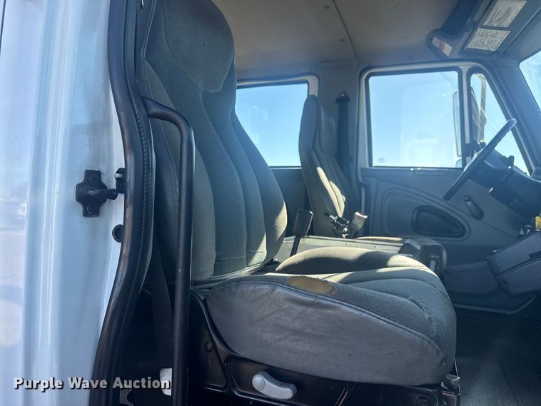 image for item EG1974 2006 International 7400 crane truck